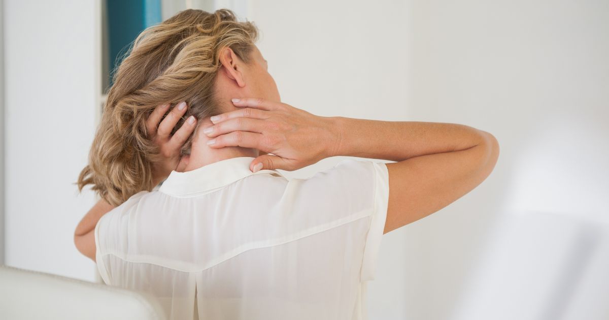 Locker bleiben: Das hilft gegen Nackenschmerzen / Jeder Zweite leidet unter
