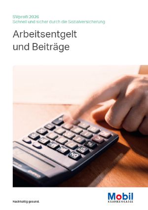 Eine Hand tippt Zahlen in einen Taschenrechner.