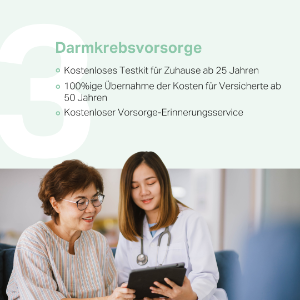 Frauen schauen gemeinsam auf ein Tablet. 