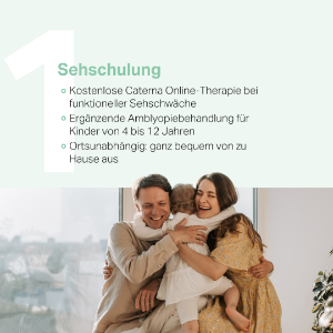 Eltern umarmen ihr Kind. 