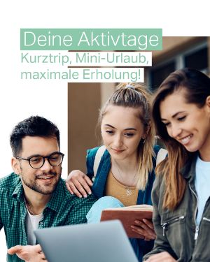 Gruppe von jungen Menschen sitzen vor einem Laptop. 