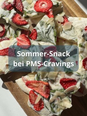 Rezept der Woche mit Femna Care: Sommer-Snack bei PMS-Cravings (Joghurt-Bar mit Matcha und Früchten).
