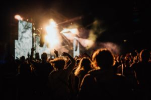 Bühne mit Act auf dem Superbloom-Festival.