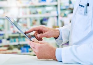 Smartphone-Display zeigt Oberfläche der Manoa-App.