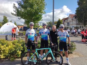 Mobil Krankenkasse Cycling Team - Teamfoto Velo Grand Prix Bad Salzungen.