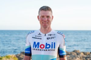 Mobil Krankenkasse Cycling Team 2025 - Porträt Lars Brödner.