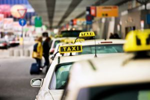 Taxistand mit Taxis