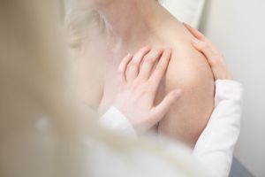 Erweiterte Tastuntersuchung der Brust - discovering hands