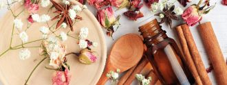 Aromaoel, Rosenblueten und Zimt